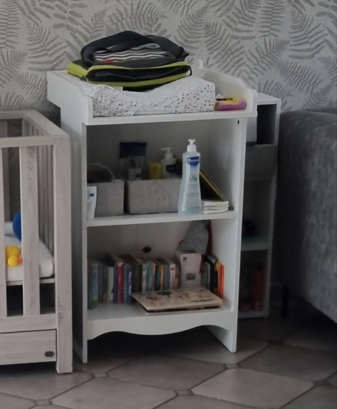 verzorgingstafel + kastjes, Ophalen, Gebruikt, Voetruimte, 90 tot 105 cm