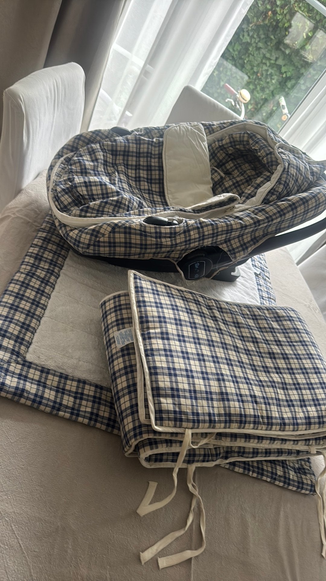 Easybob(maxi cosi) met boxkleed en boxomranding, Hobby en Vrije tijd, Picknickmanden, Ophalen, Gebruikt