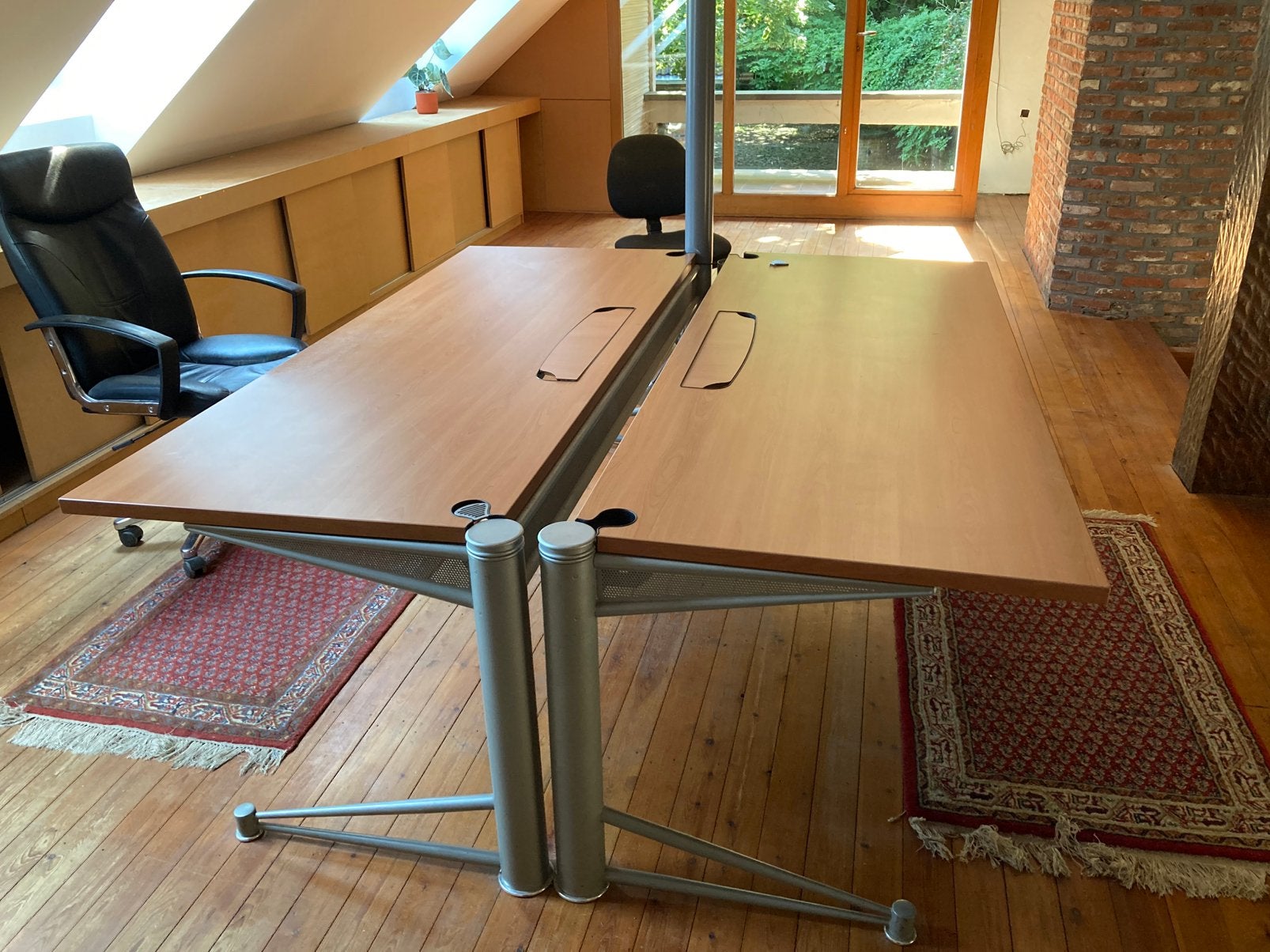 Bureau 2 stuks beschikbaar, Huis en Inrichting, Bureaus, Ophalen, Kabelgoot, Gebruikt