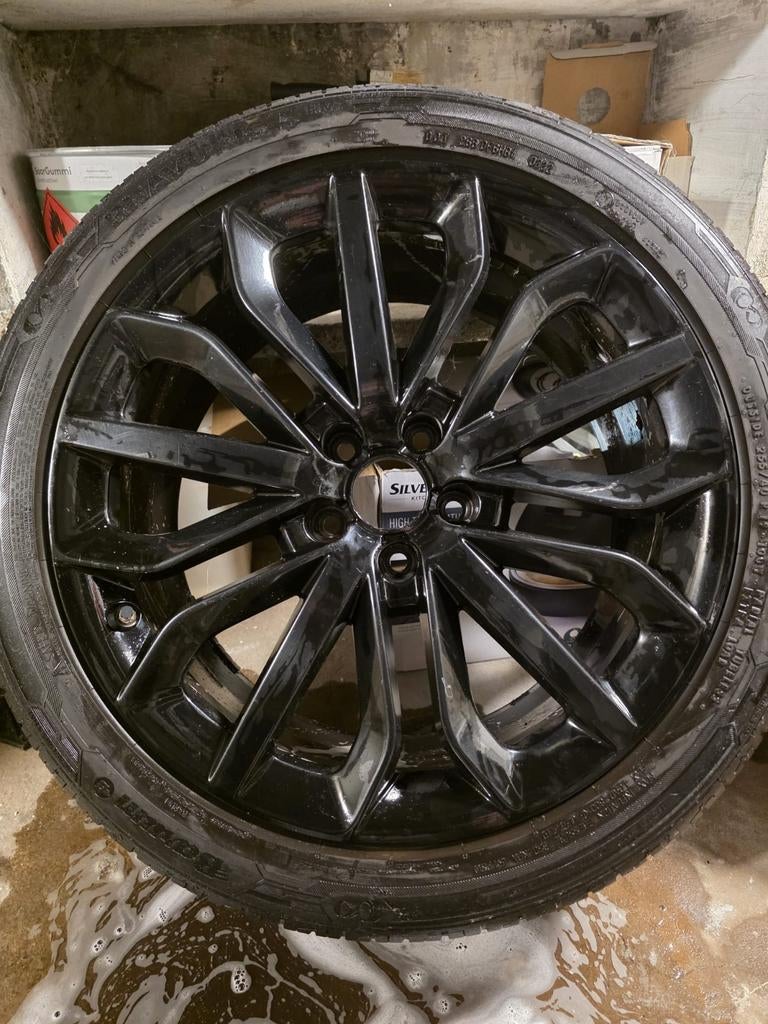 Audi A6 velgen, Ophalen, Band(en)