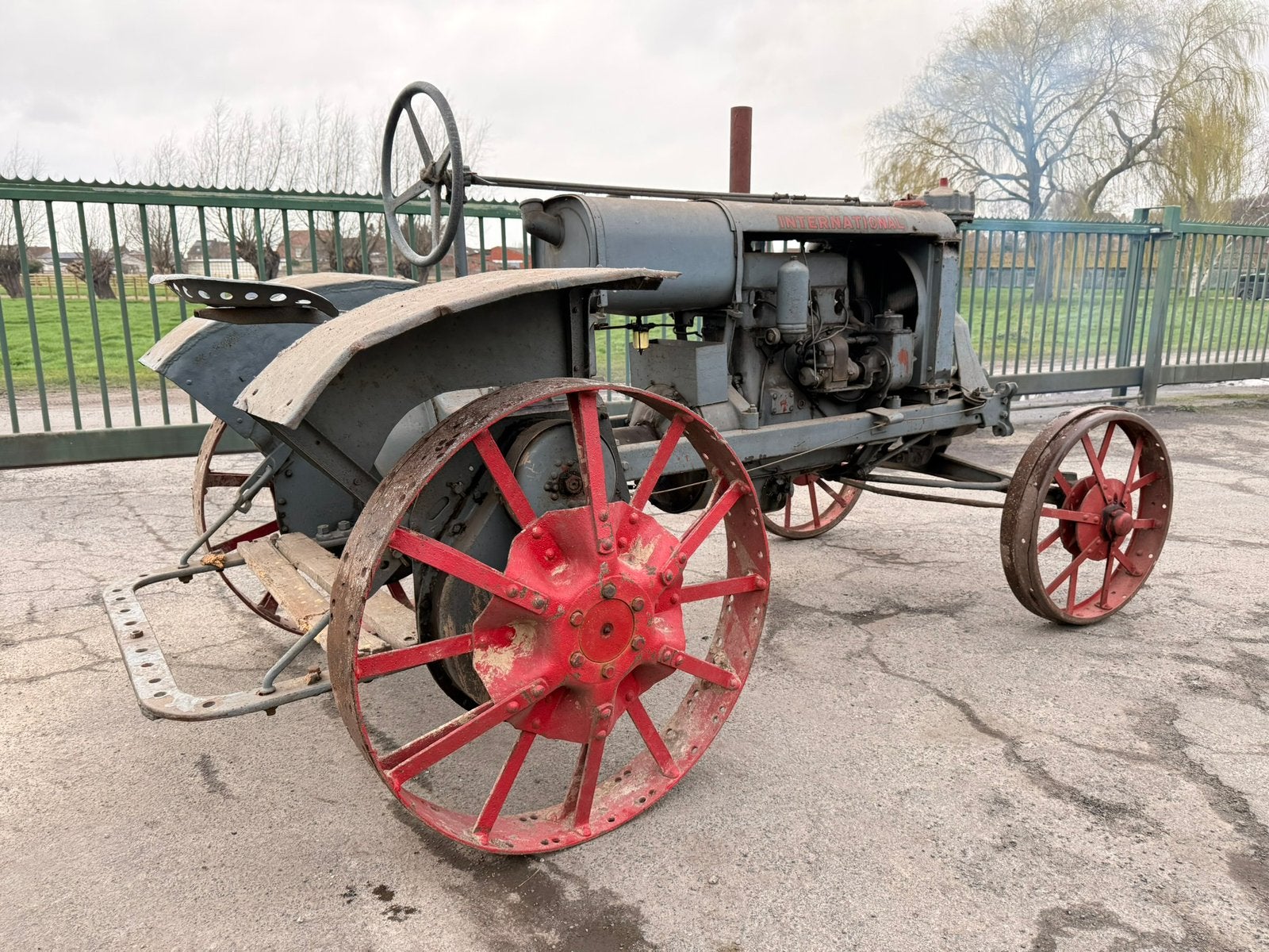 International Tractor verzamelstuk, start, rijdt en werkt, Dieren en Toebehoren, Zo goed als nieuw
