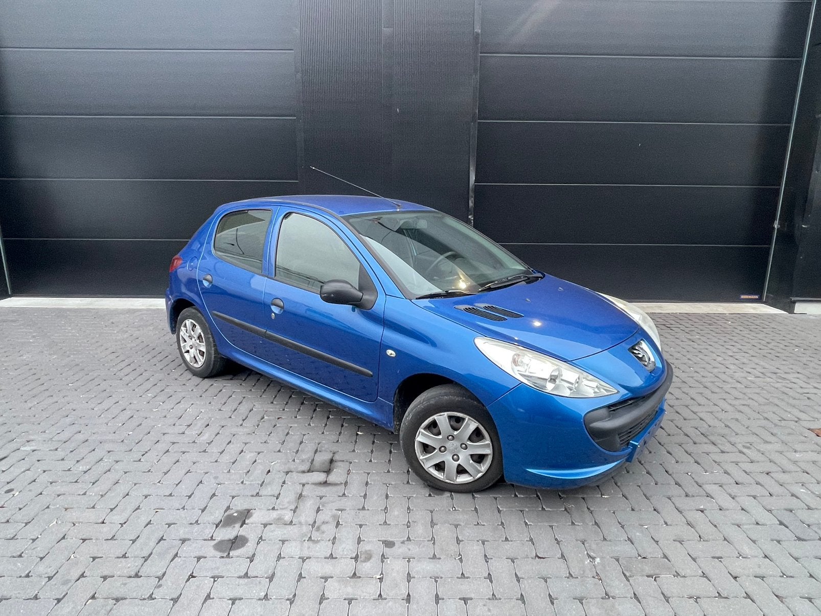 Peugeot 206+ Essence premier Proprio carnet car-pass, Auto's, Peugeot, 206+, Stof, Zwart, Blauw