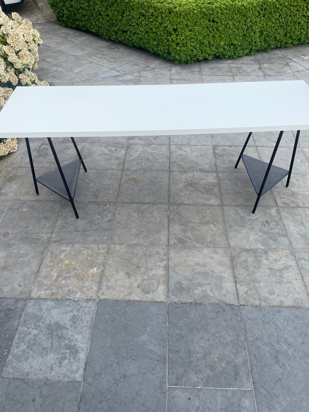 IKEA bureau / tafel – wit met zwarte metalen schragen, Ophalen