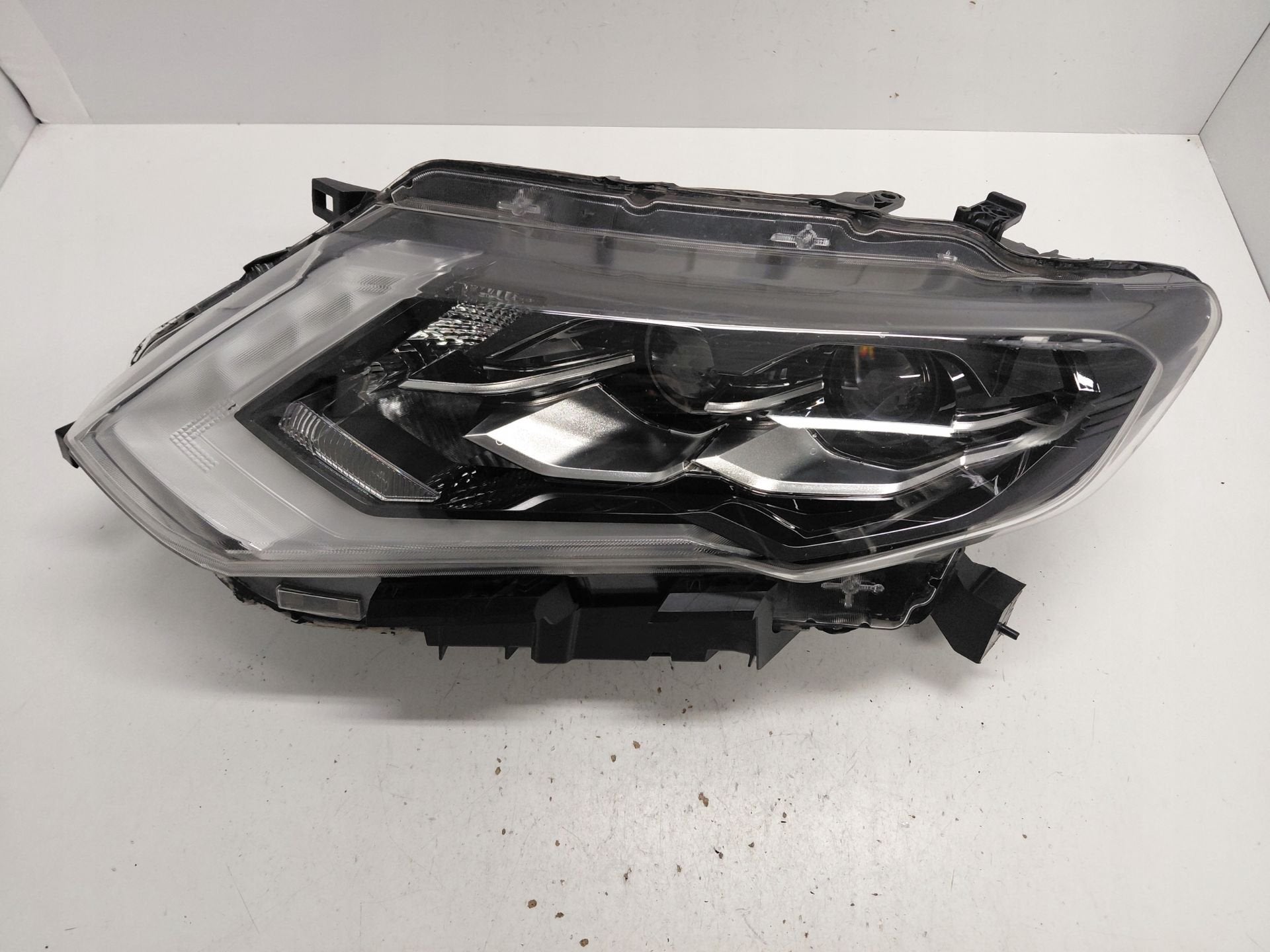 Phare gauche Nissan X-Trail, Nissan Motor Co., Ltd., Takashima 1-chome 1-1
220-8686  Yokohama, Utilisé, NISSAN_SR@mail.nissan.co.jp