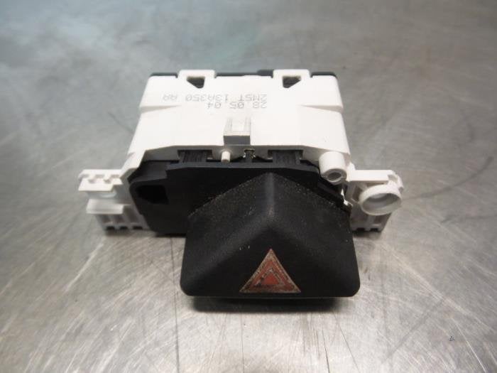 Paniekverlichtings Schakelaar van een Ford Focus (Focus 98-), Gebruikt, -, -, Ophalen of Verzenden