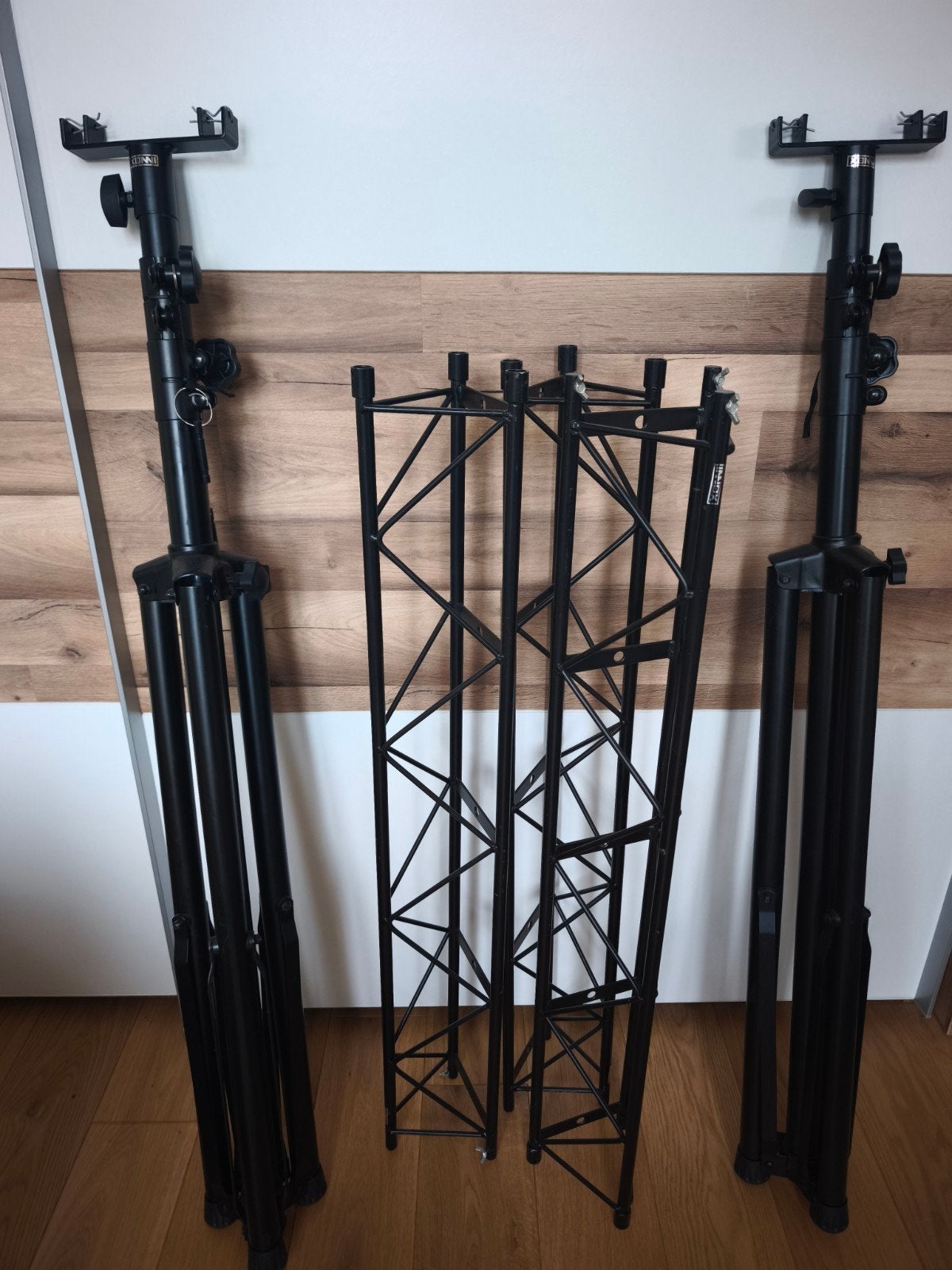 Lichtbrug 3m breedte en +-2m40 hoog. 3x1meter truss., Ophalen