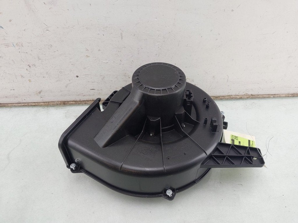 VENTILATEUR RADIATEUR MOTEUR Audi A1 Sportback (8XA / 8XF), Auto-Union-Straße  1,
85057  Ingolstadt, DE, Info@audi.de, Audi, Utilisé