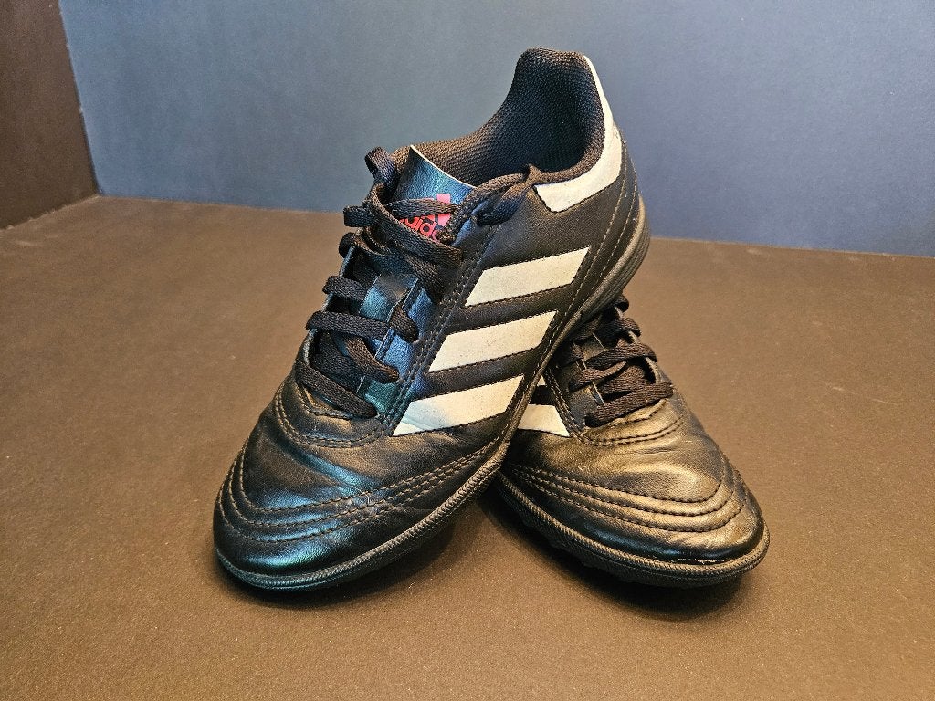 Adidas Multistuds Multistuts Zwart maat 33, Neuf, Enlèvement ou Envoi, Chaussures, Taille M