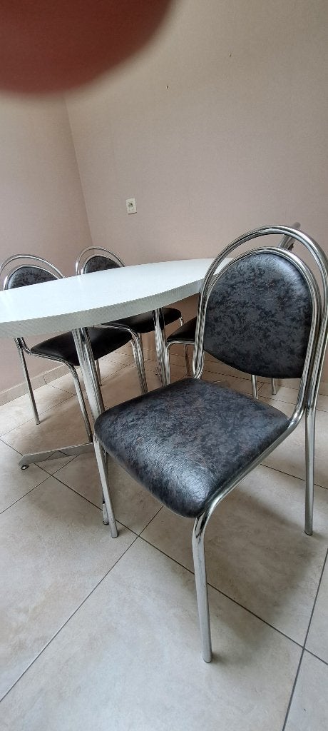 Tafel en 4 stoelen, Huis en Inrichting, Ophalen, Gebruikt, 100 tot 150 cm, 50 tot 100 cm