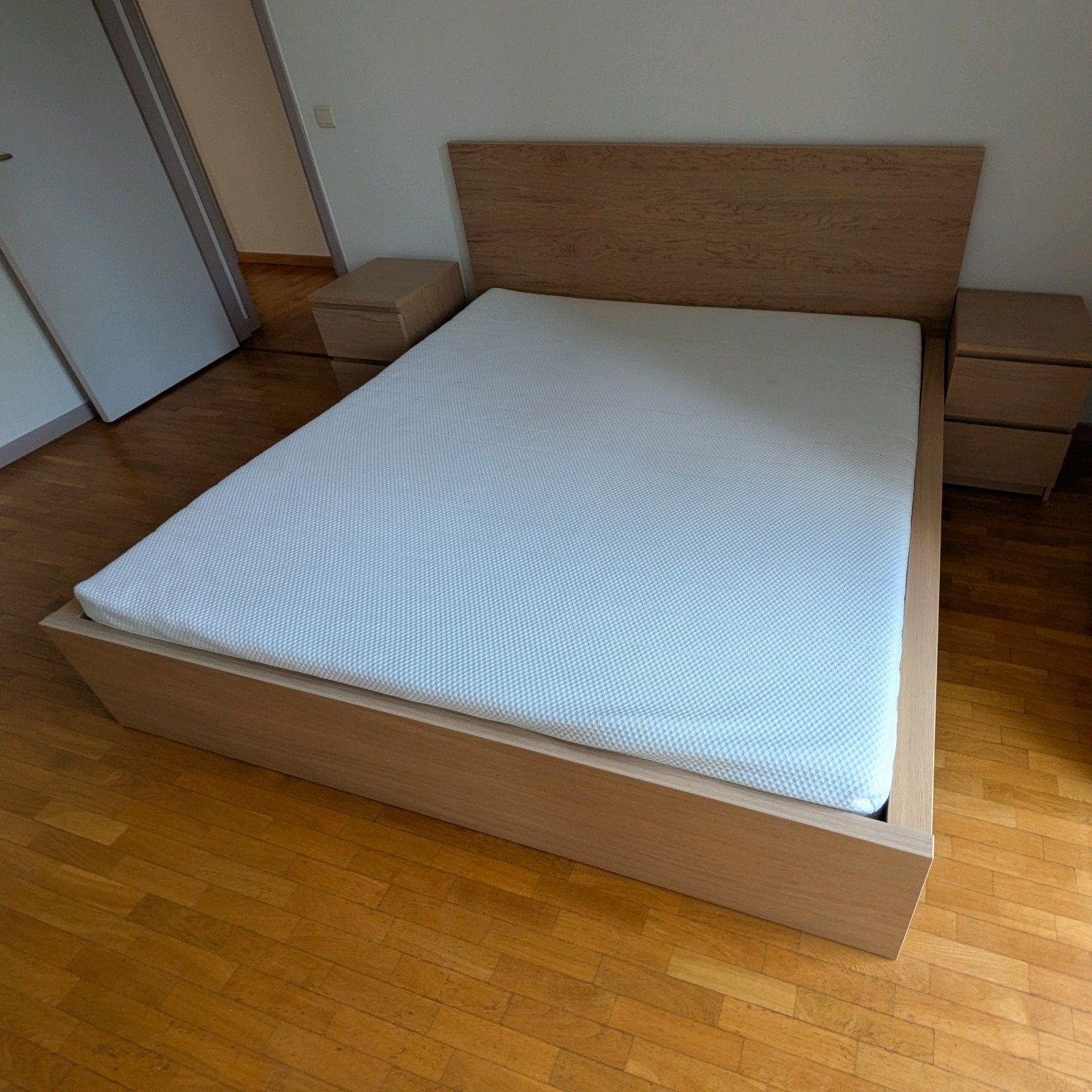 lit Ikea Malm 180cm et 2 étagères Malm, Maison & Meubles, Chambre à coucher | Lits, Enlèvement