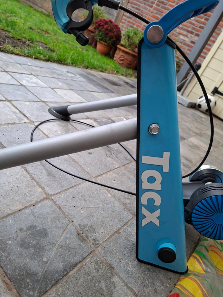 Tacx rollen sta in de weg ., Ophalen