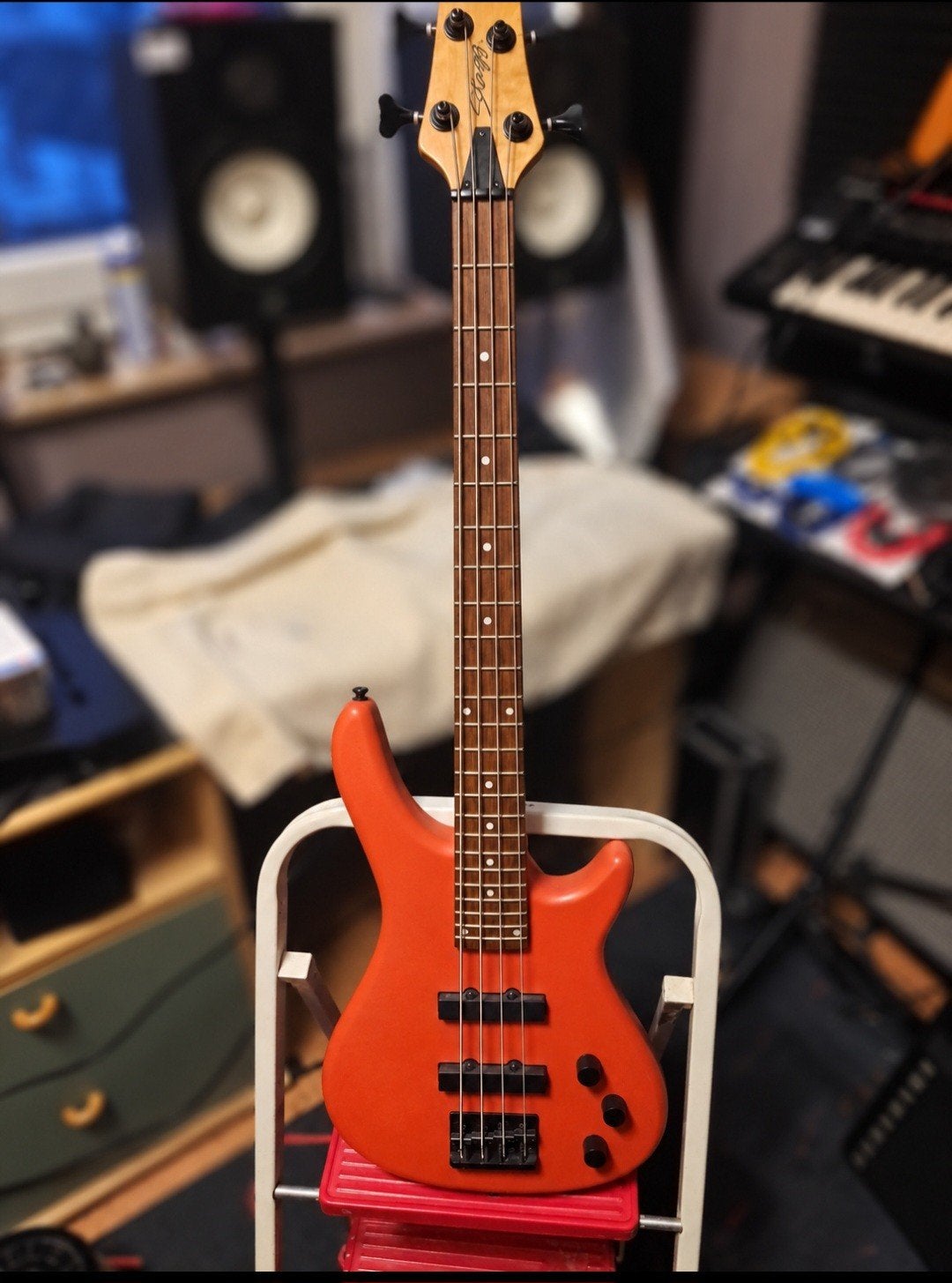Titel: Stagg BC300FL Fretless Basgitaar (Oranje) incl tas, Muziek en Instrumenten, Ophalen, Zo goed als nieuw, Fretloos