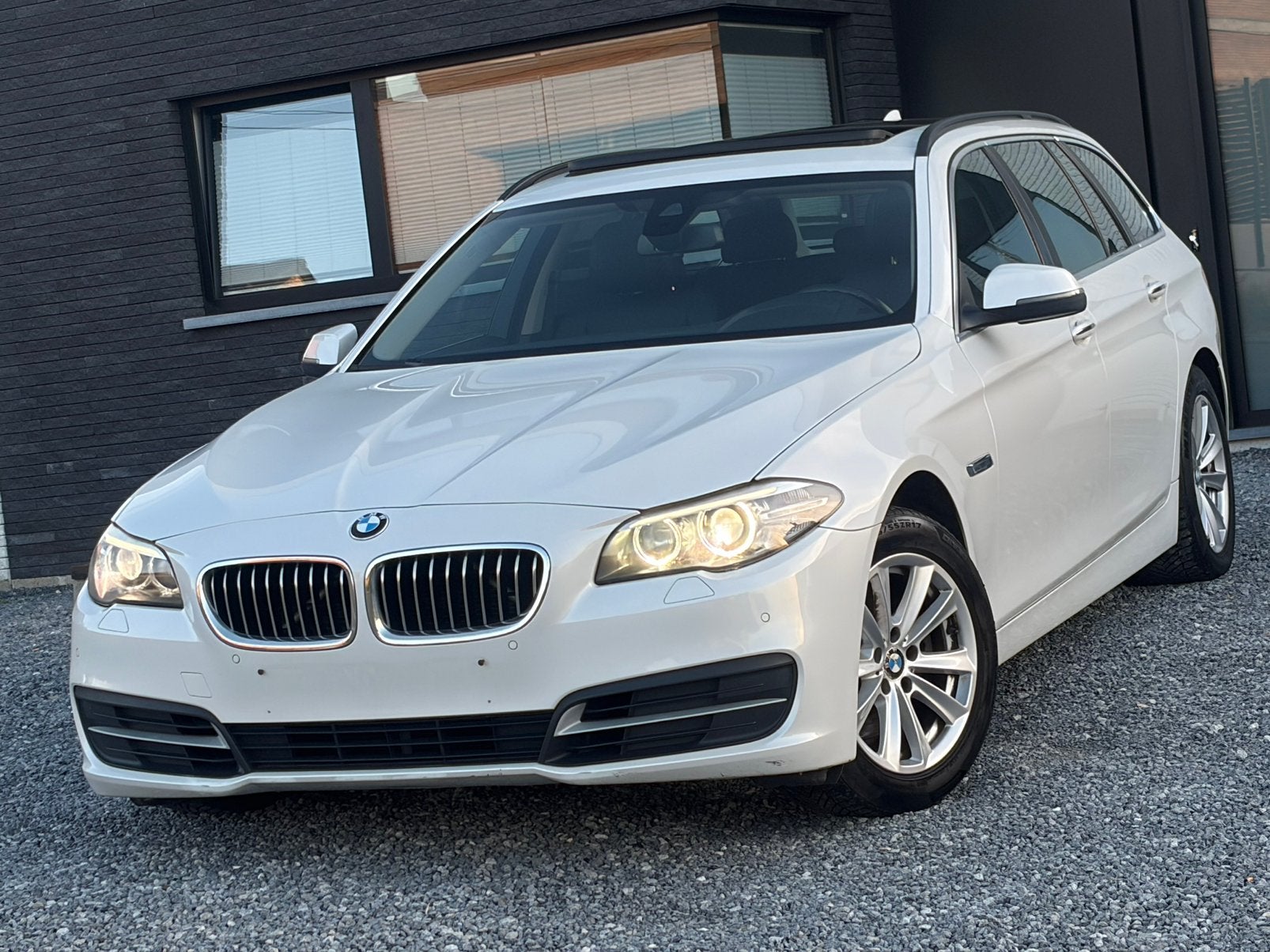 Bmw 520d 163cv euro6b Navi/cuir/xenon/caméra/toit pano, Autos, BMW, Cuir, Euro 6, Boîte manuelle, Entretenue par le concessionnaire
