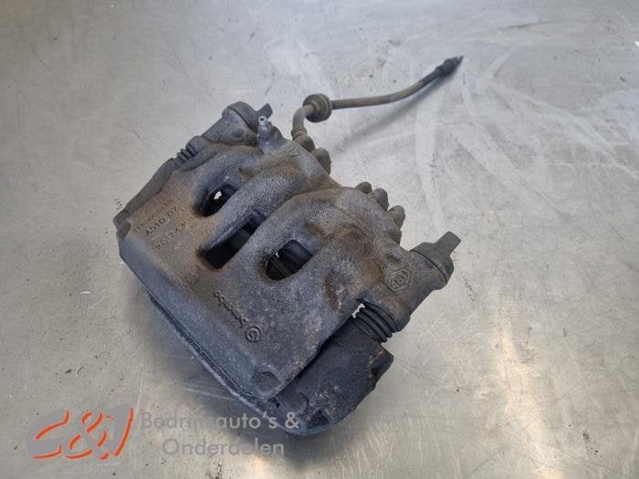 Etrier de frein (pince) avant droit d'un Nissan NV400, -, 3 mois de garantie, Utilisé, -
