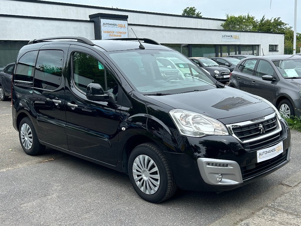 Peugeot Partner 1.2i, 2018, 141.500km, Keuring, 12m Garantie, Auto's, Voorwielaandrijving, Euro 6, 1199 cc, Zwart