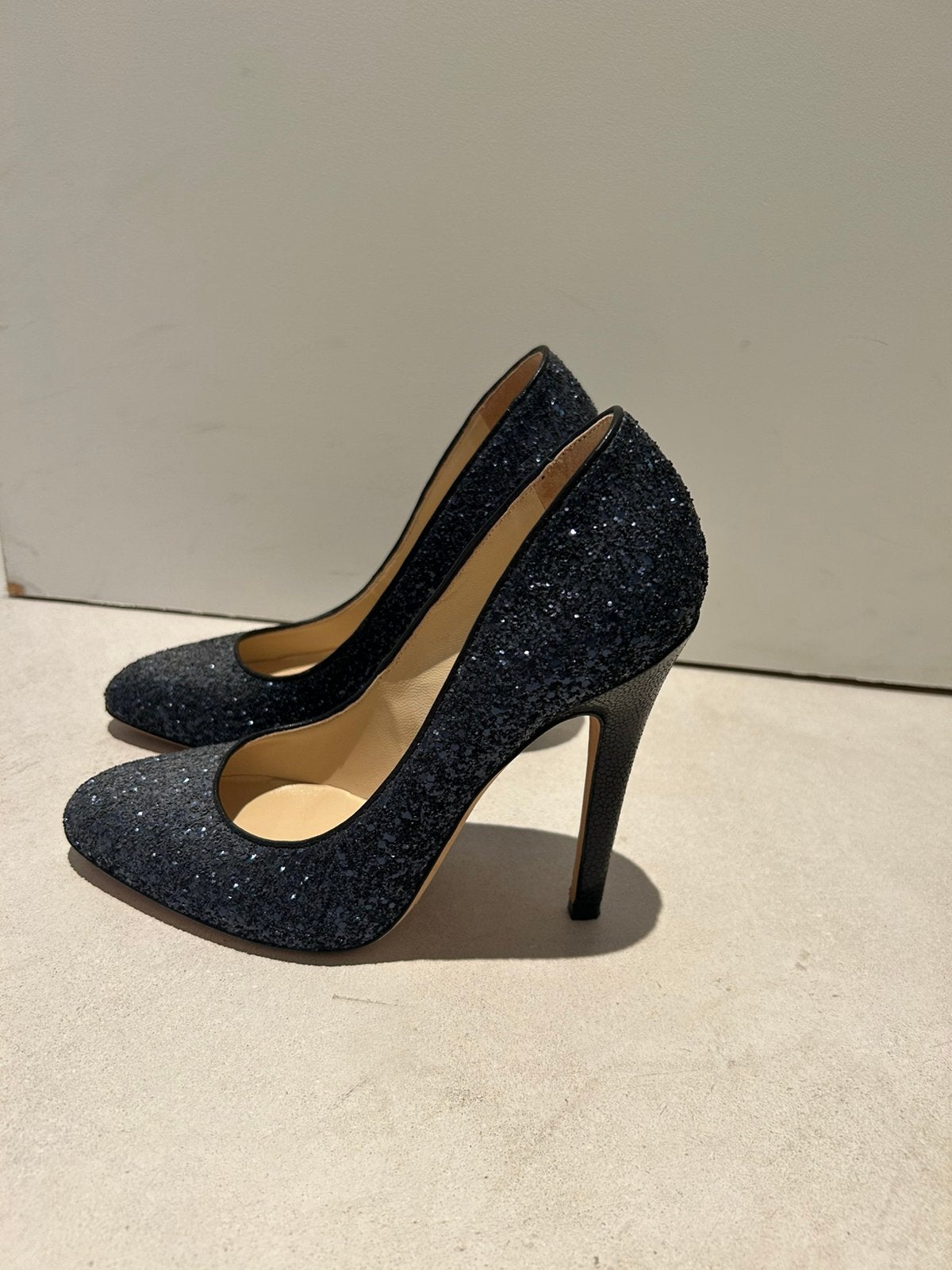 Pump Jimmy Choo T.36 100€, Ophalen, Zo goed als nieuw