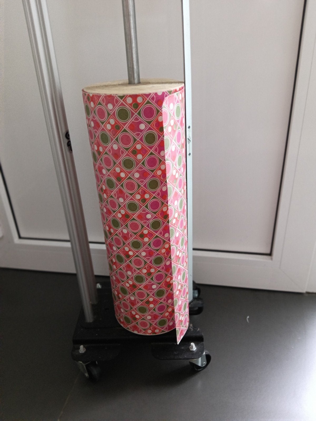 papierrolhouder met grote rol vintage geschenkpapier, Ophalen