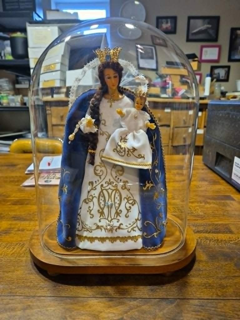 handgemaakt Mariabeeld met kind Jezus onder glazen stolp, Antiquités & Art, Antiquités | Objets religieux, Enlèvement