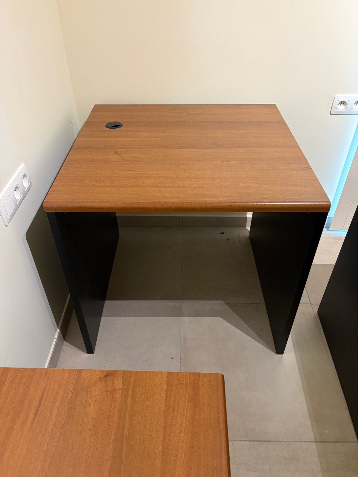 Bureau d’appoint, Goulotte de câbles, 80 cm, Enlèvement, Utilisé