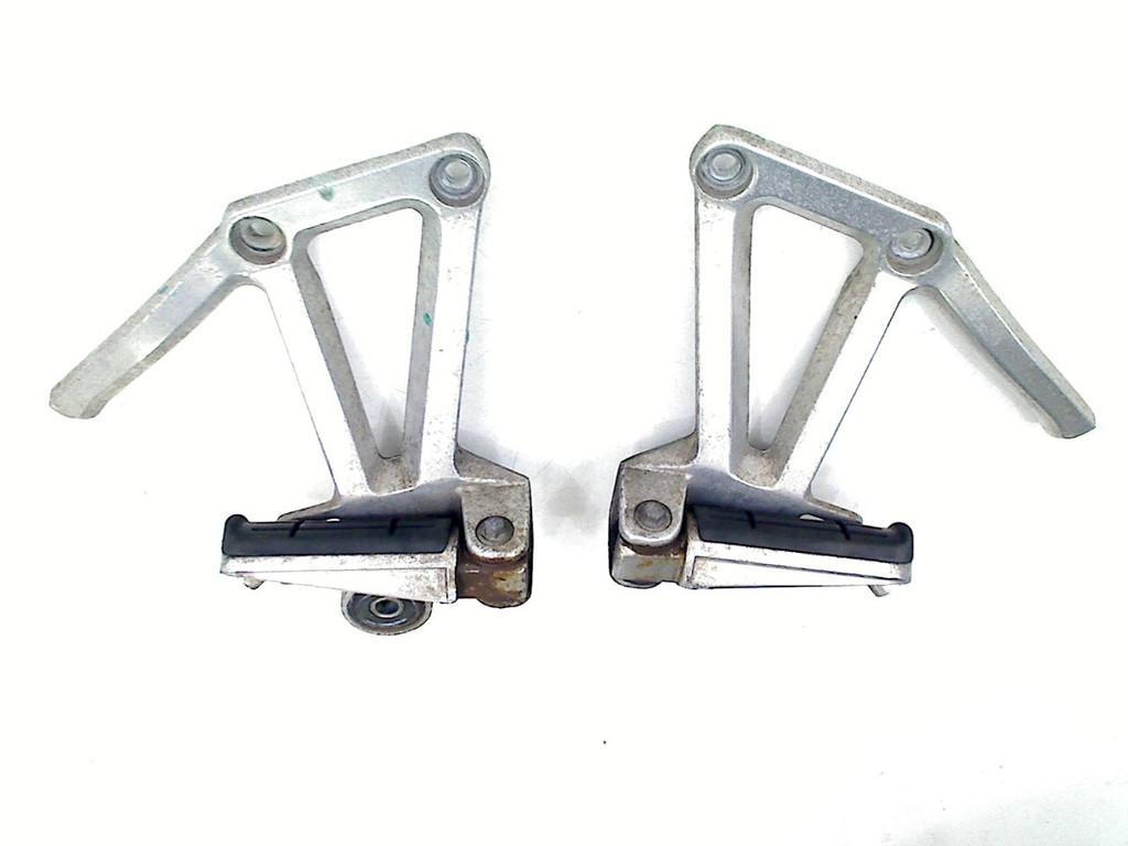 REPOSE-PIEDS SET Yamaha FZS 600 Fazer 2002-2003 (FZS600), Dhr. S. di Majo, Utilisé, Info@cama-motorparts.nl, P.J. Troelstraweg 8 8
3144 CX  MAASSLUIS, NL