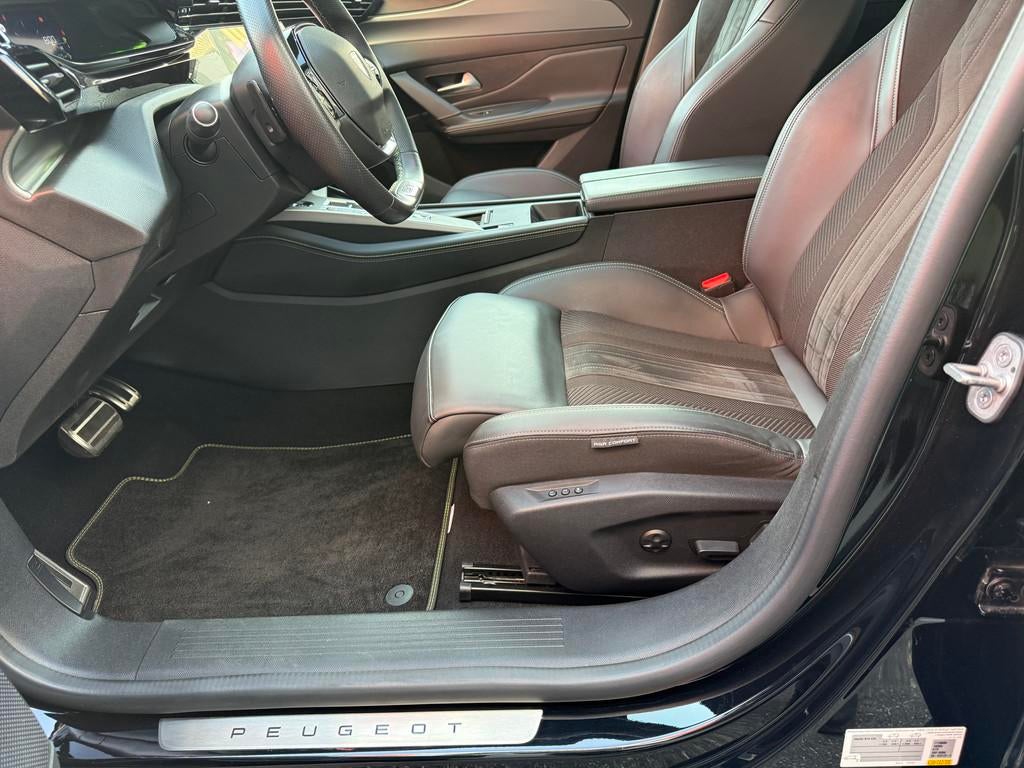 Peugeot 408 12 GT 130 EAT8 FULL OPTION, Auto's, Lichtsensor, Gebruikt, Euro 6, 1199 cc