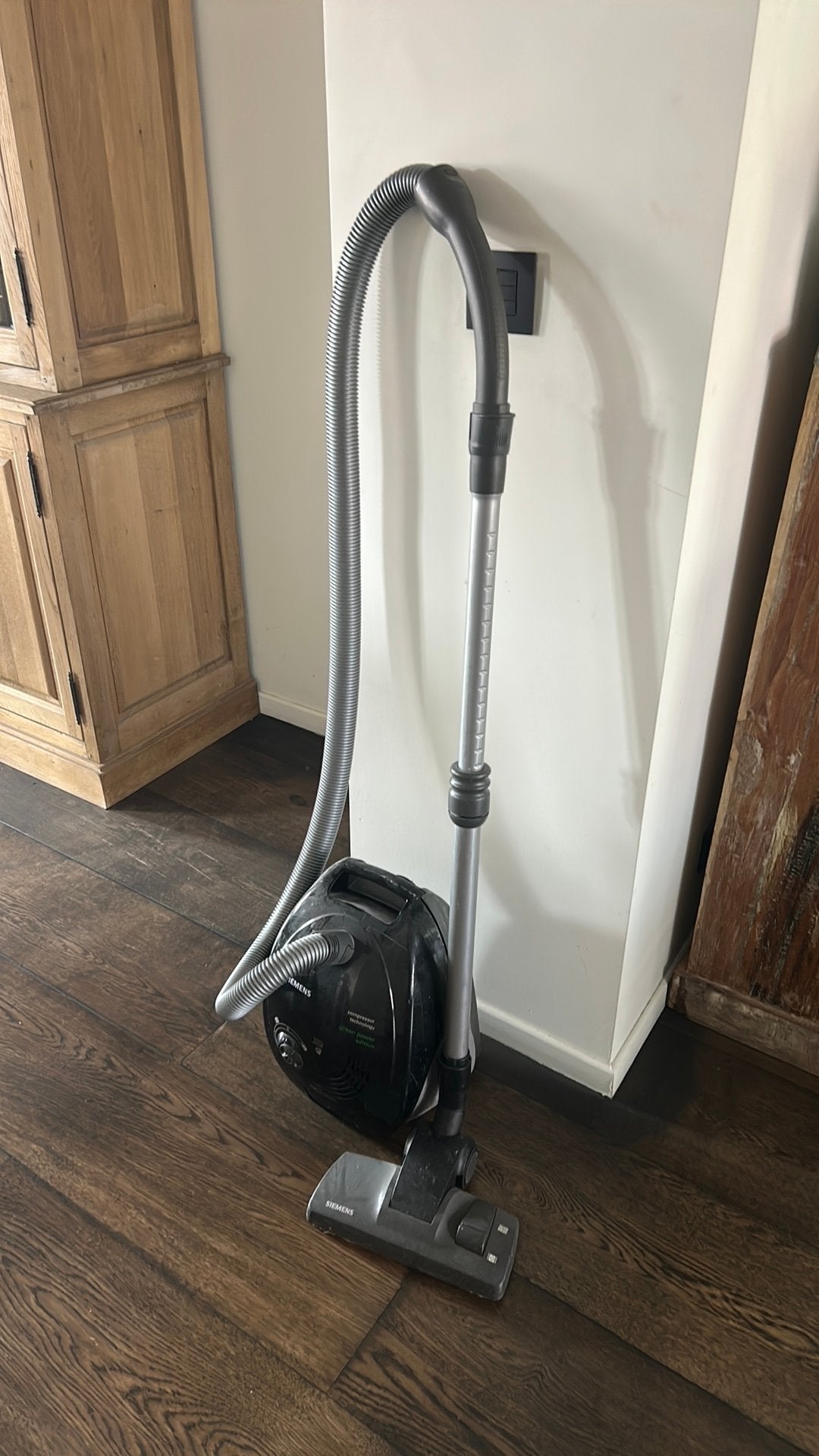 Aspirateur Siemens VS06GP1266 — 1200W — 4L — HEPA, Aspirateur balai, Sac à poussière, Enlèvement, Utilisé
