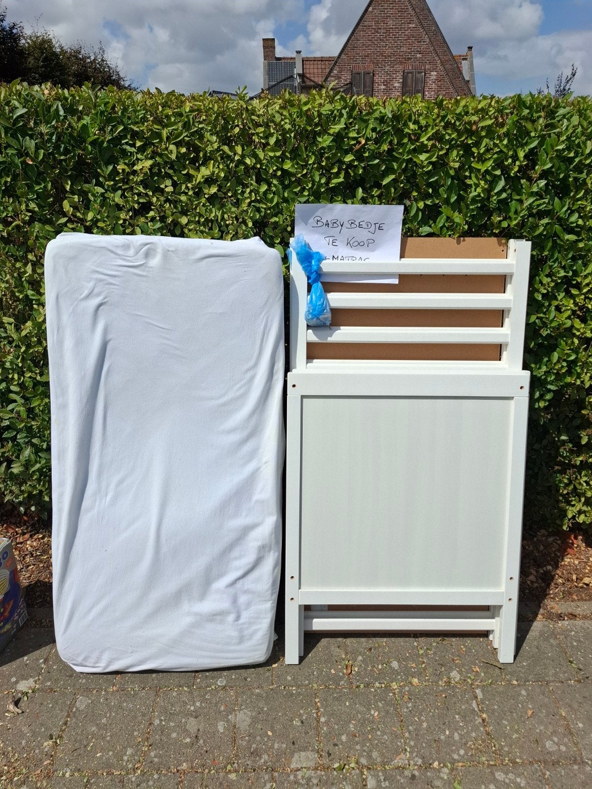 Babybedje + matras te koop, Kinderen en Baby's, Babywiegjes en Ledikanten, Ophalen, Zo goed als nieuw, Overige typen