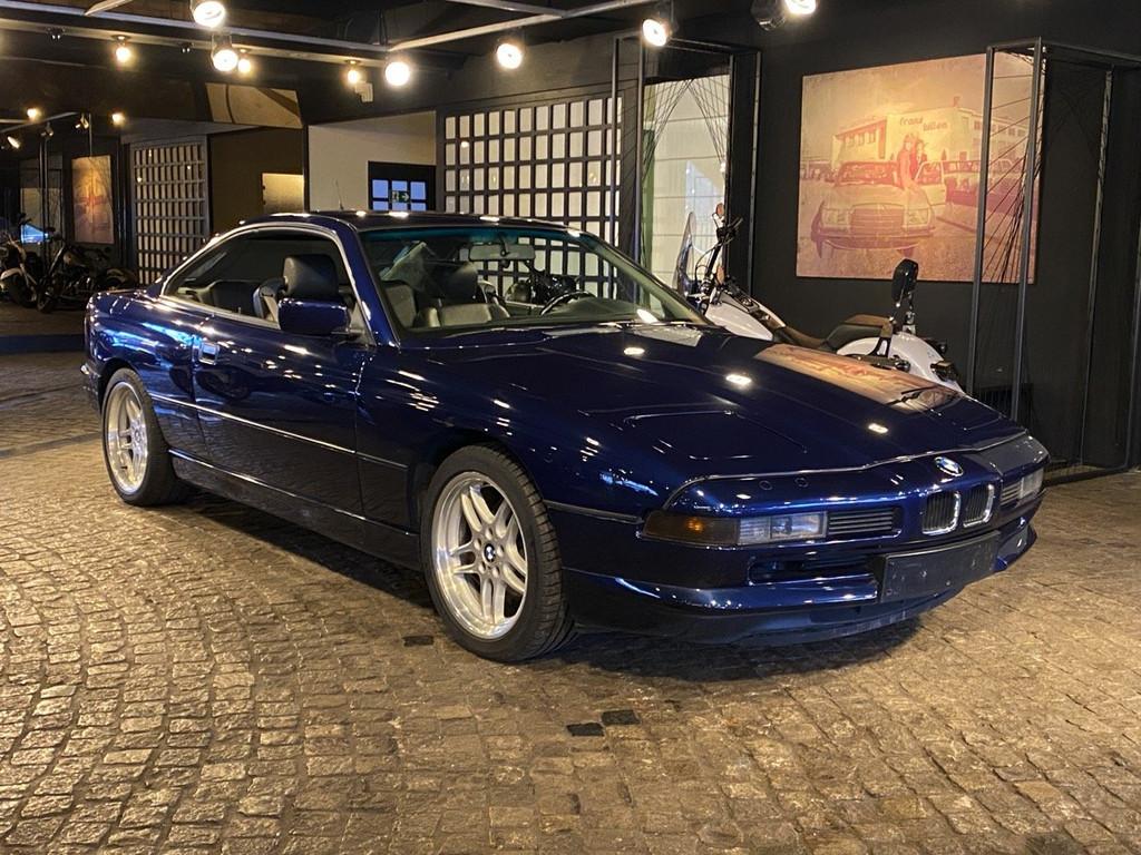 BMW 8 Serie 850 Coupé E31 (bj 1991, automaat), Auto's, Oldtimers, Automaat, 5000 cc, Blauw, Bedrijf