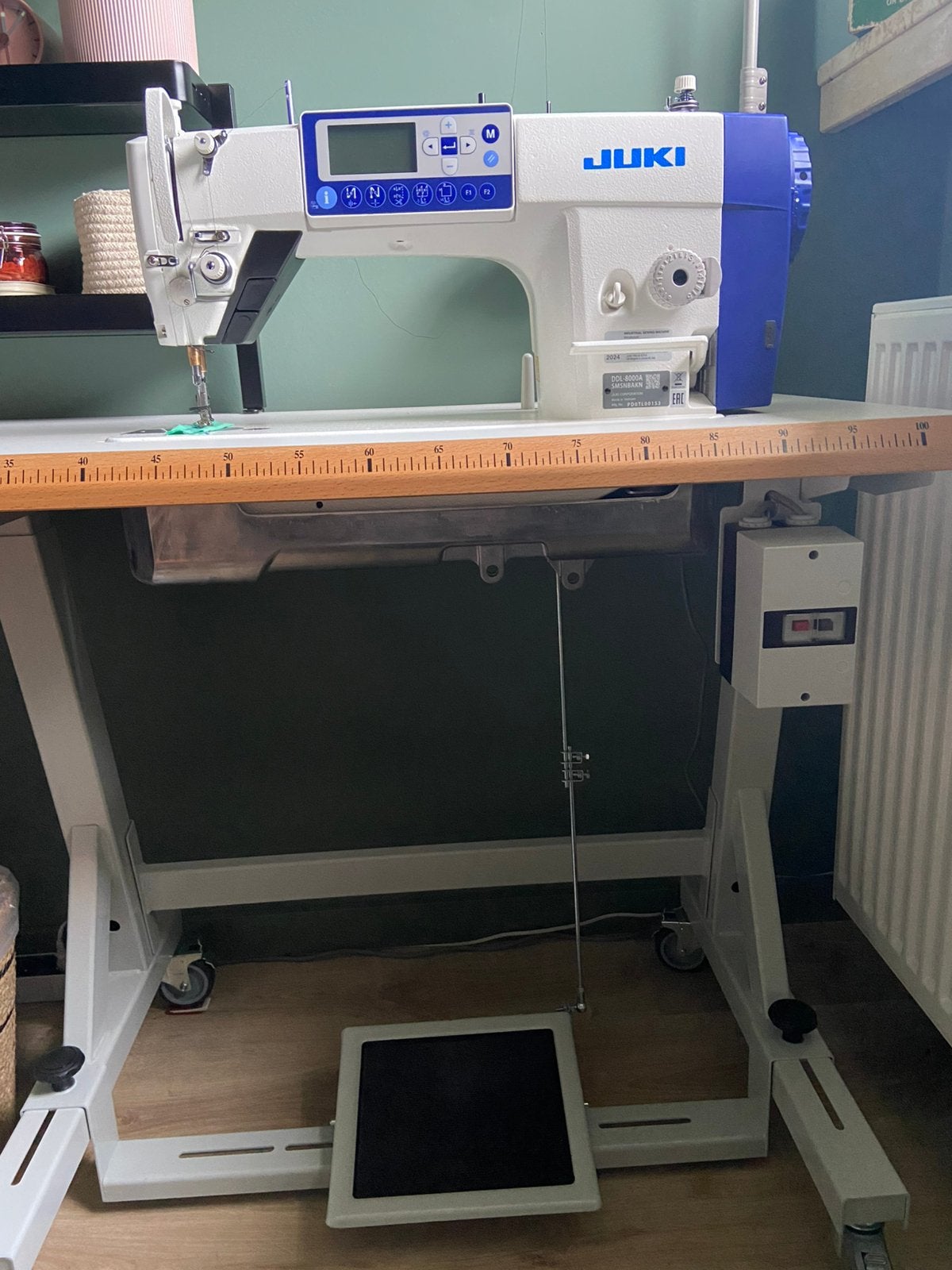 Industriële naaimachine JUKI 8000a, Hobby en Vrije tijd, Naaimachines en Toebehoren, Ophalen, Zo goed als nieuw, Naaimachine