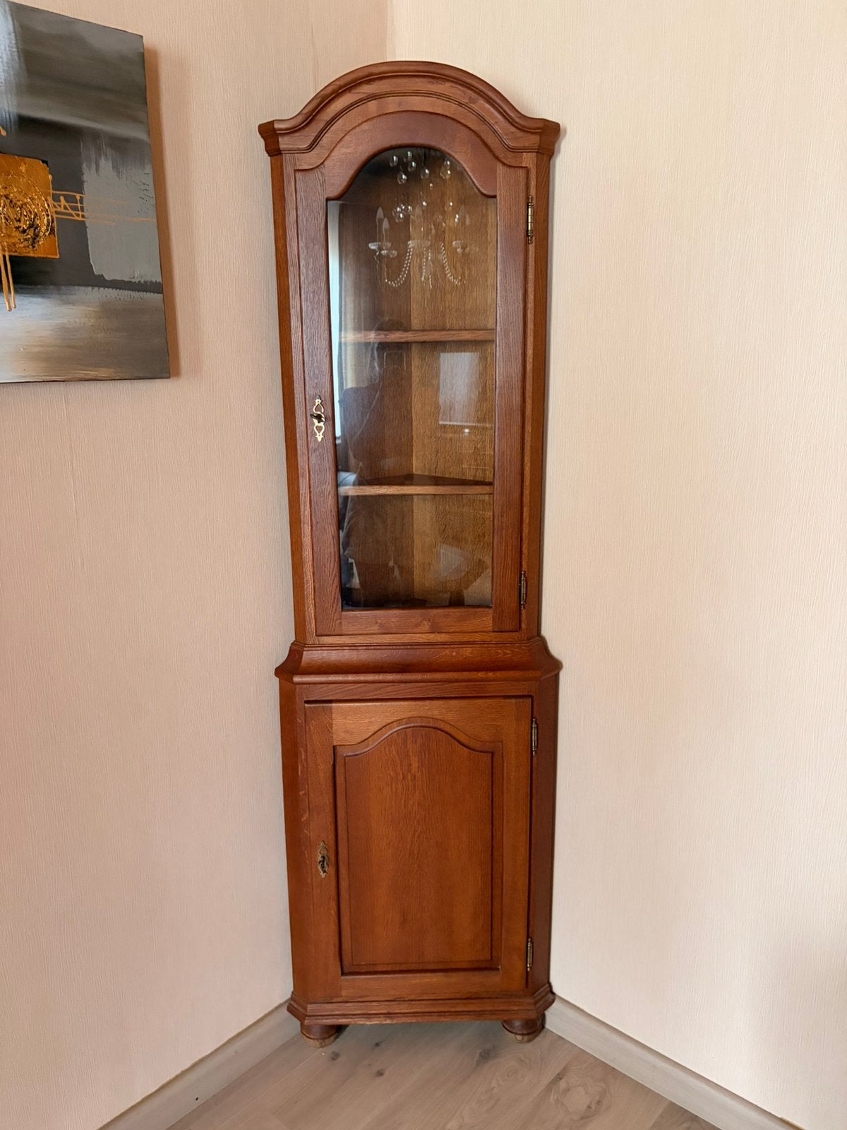 Vitrine d'angle classique en aspect chêne, Maison & Meubles, Enlèvement, Comme neuf