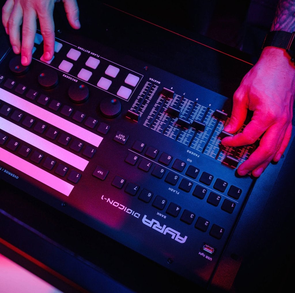 Contrôleur d'éclairage USB/MIDI avec flightcase, Musique & Instruments, Enlèvement, Comme neuf, Autres types