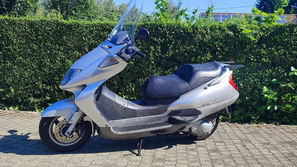 HONDA 250 VOORUITZIENDE SCOOTER, Motoren, 250 cc, Scooter, Occasion, Particulier