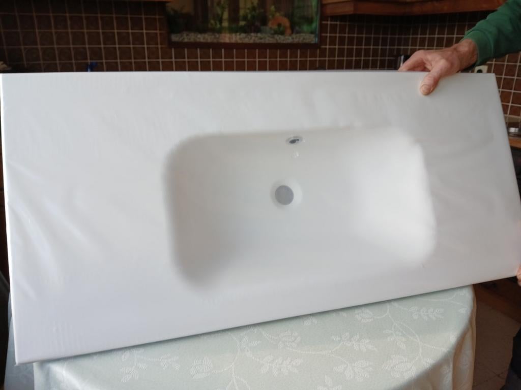 Lavabo neuf, Enlèvement