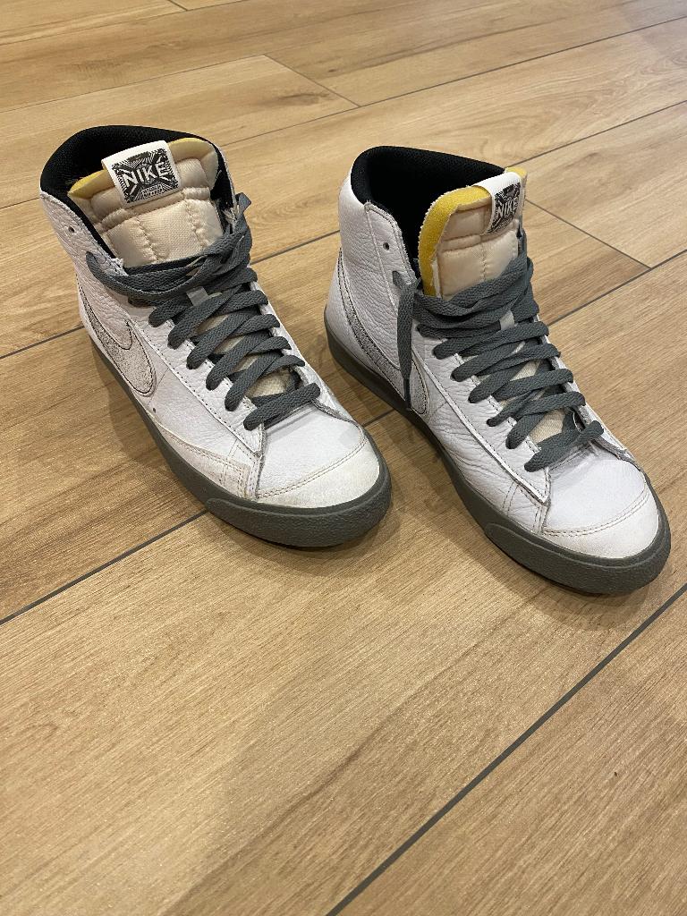 Nike Blazer Mid 77 - 50 Years of Hip Hop Edition - Size 42, Ophalen, Wit, Overige typen, Nike