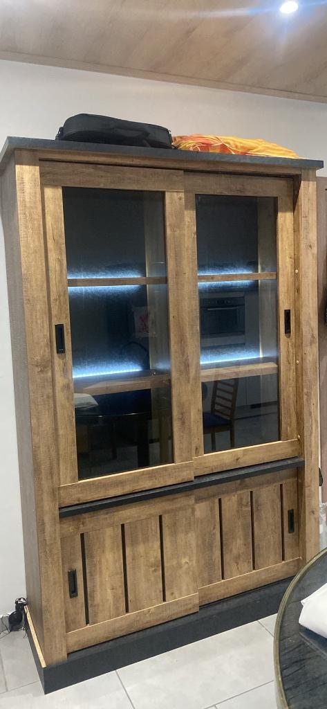 Vitrine met led licht te koop, Avec tablette(s), Comme neuf, 100 à 150 cm, Chêne
