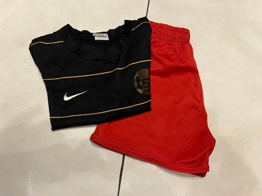 VOETBAL shirt + broekje - maat 128, Ophalen of Verzenden, Shirt