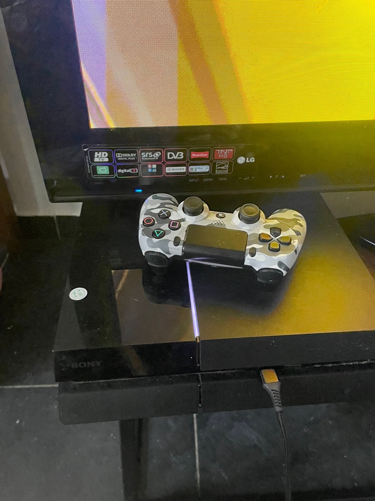PS4 + Manette Camo Edition + 1 Jeu -, Enlèvement, Comme neuf