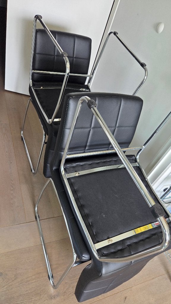 Set van 4 stoelen kunstleder zwart met aluminium frame, Huis en Inrichting, Ophalen, Gebruikt, Zwart, Leer