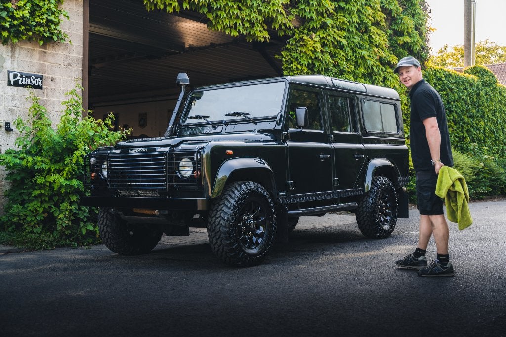 Land Rover Defender 110 TD5 15P/LOW KM, Autos, Achat, Entreprise, Boîte manuelle, Noir