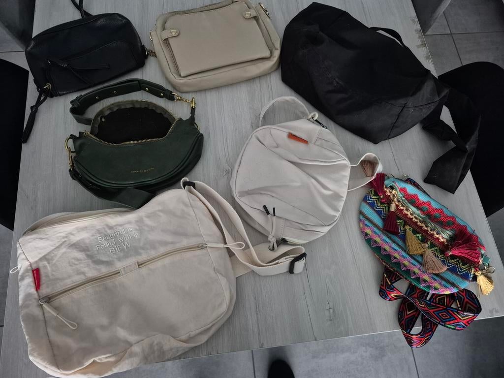 Verschillende handtasjes 2 euro stuk, Handtassen en Accessoires, Overige Accessoires, Ophalen