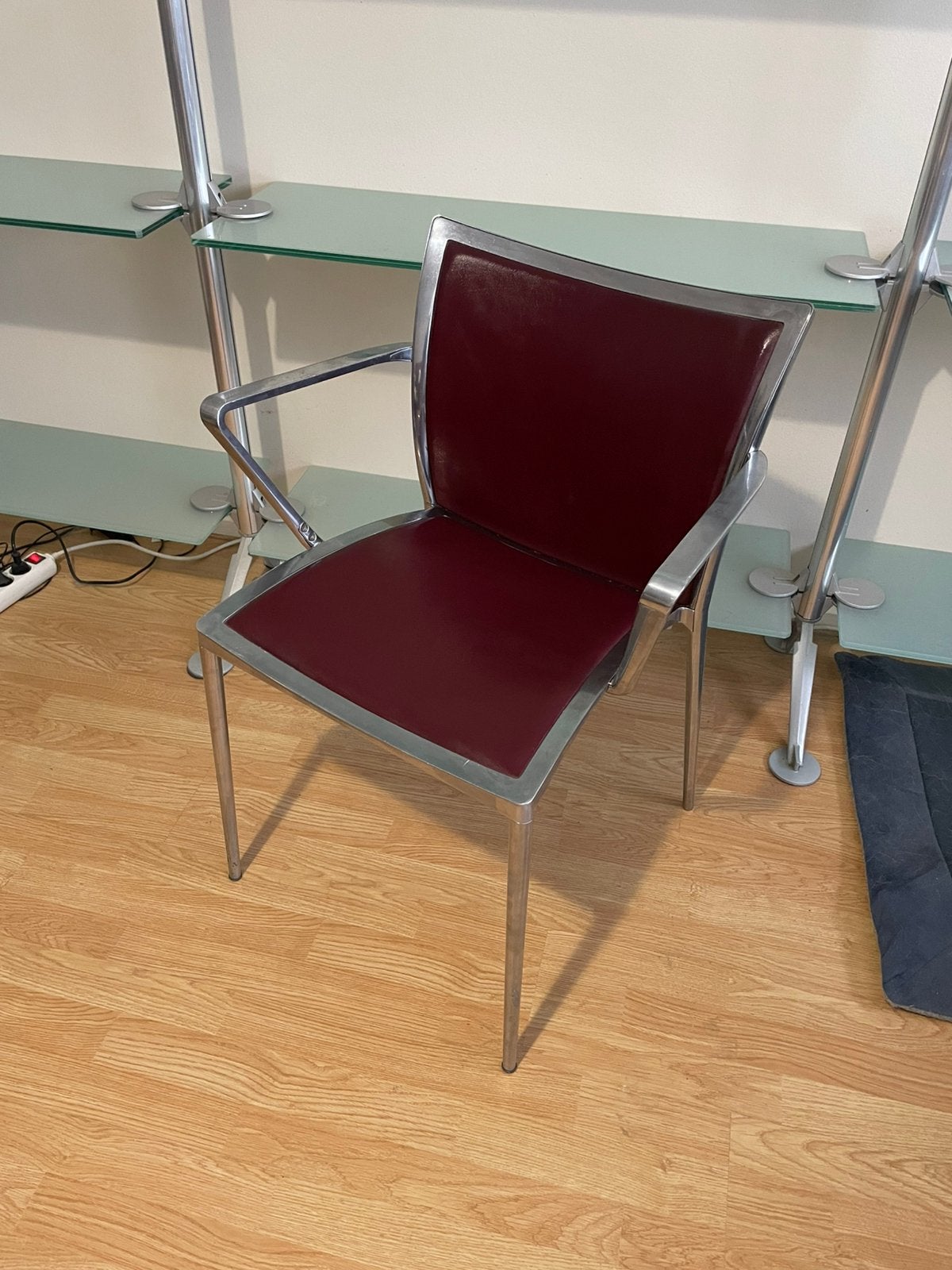 6 chaises Zanotta Zilli en aluminium et cuir (bordeau), Maison & Meubles, Enlèvement, Utilisé, Cuir, Une