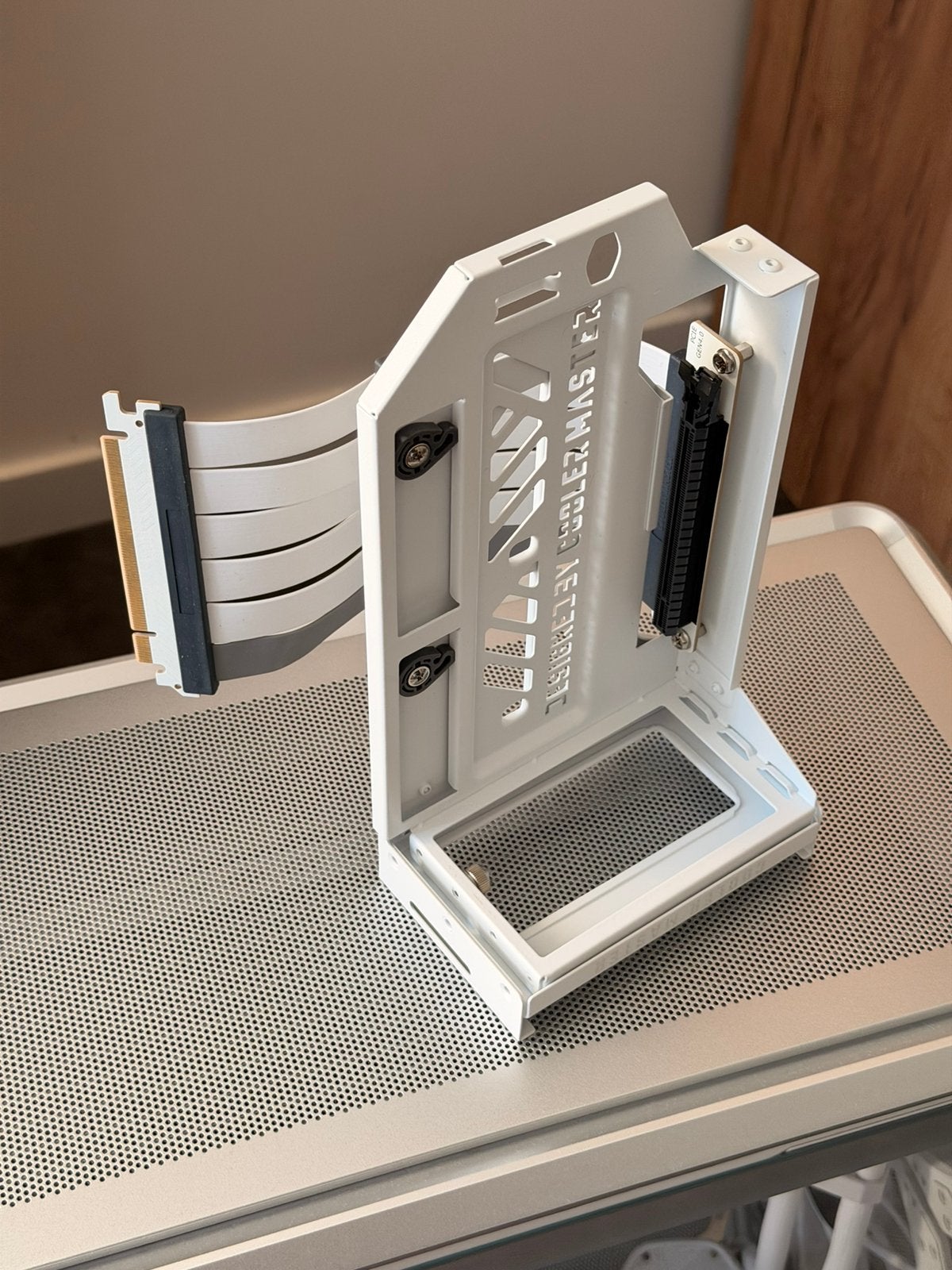White GPU vertical holder, Computers en Software, Computerbehuizingen, Ophalen, Zo goed als nieuw