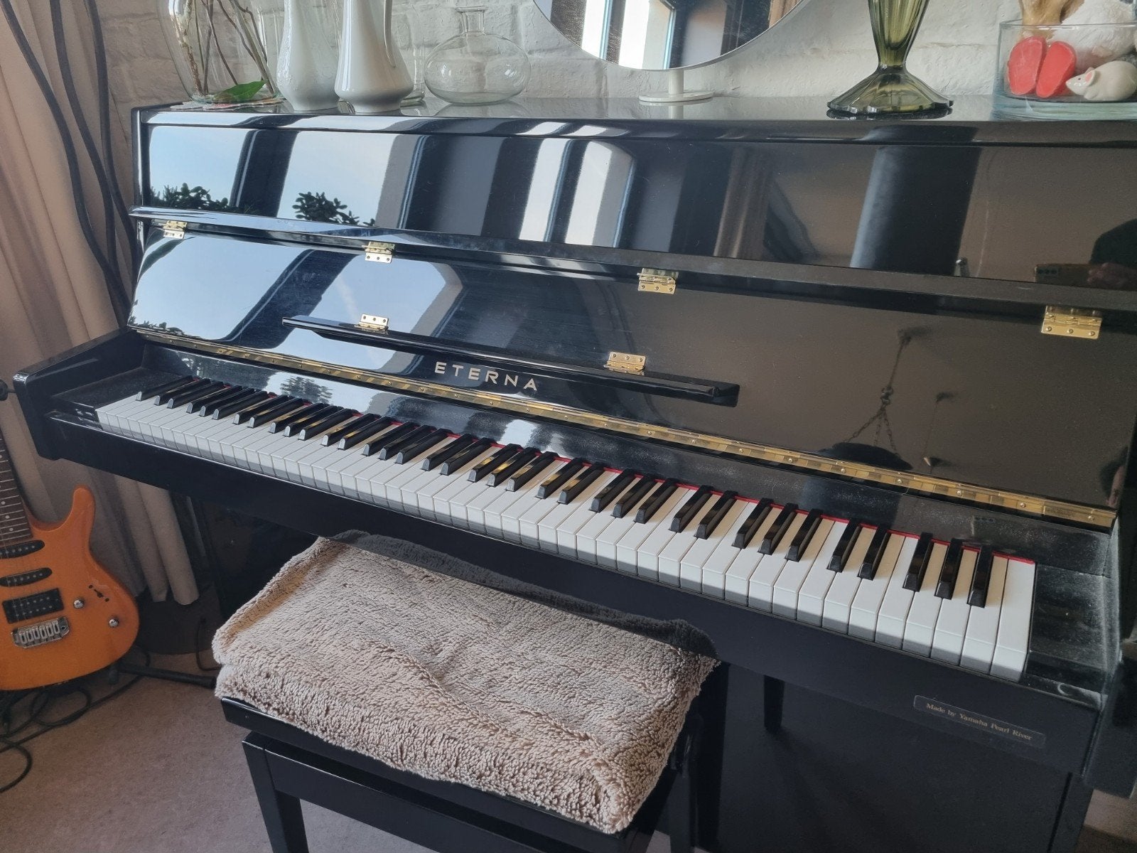 Buffet Piano zwarte lak Yamaha Pearl River, Musique & Instruments, Pianos, Brillant, Comme neuf, Enlèvement, Piano