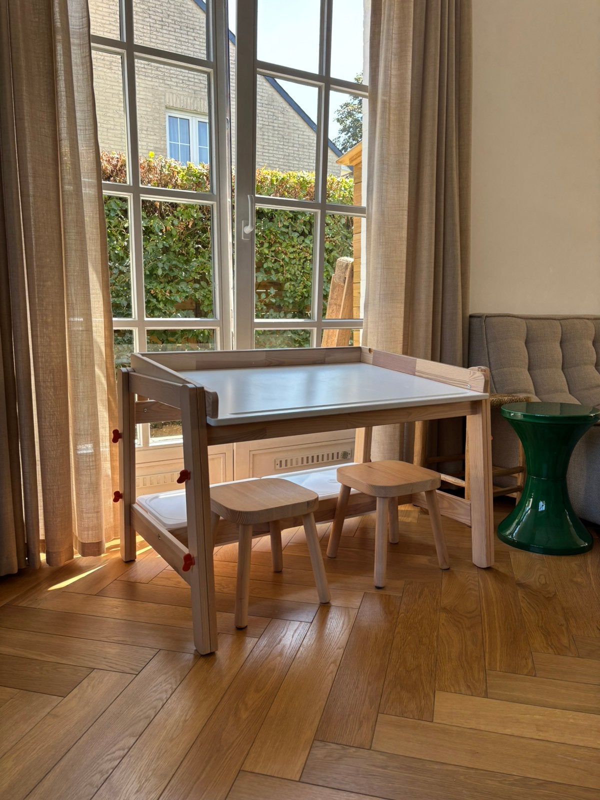 Bureau / table de dessin enfant, Enlèvement, Comme neuf