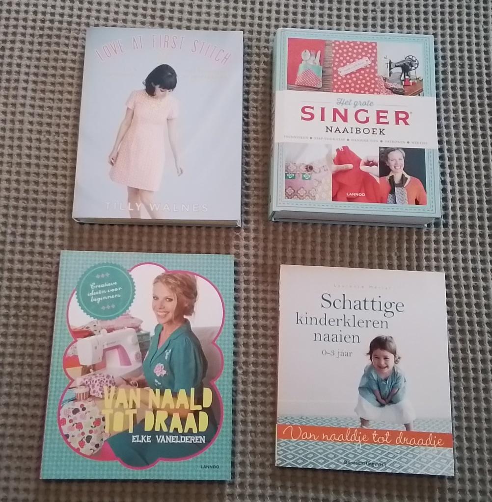 4 naaiboeken, Ophalen of Verzenden, Gelezen