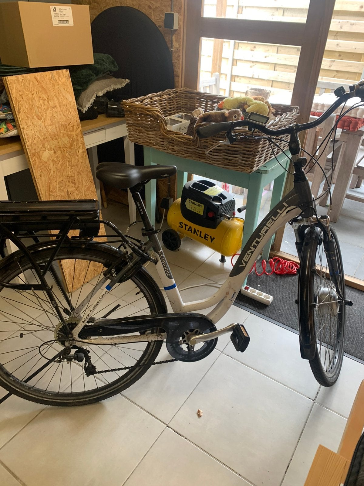 Elektrische fiets Venturelli, Fietsen en Brommers, Ophalen, Zo goed als nieuw