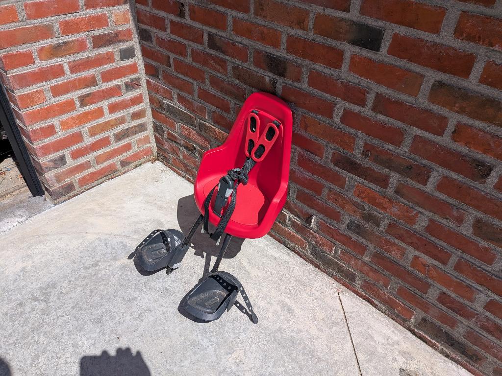 Bobike ONE Mini voorzitje fietsstoeltje rood — 9 tot 15 kg, Fietsen en Brommers, Ophalen, Voetsteuntjes, Zo goed als nieuw, Bobike