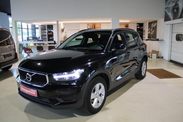 Volvo XC40 1.5 T2 Inscription, Voorwielaandrijving, https://public.car-pass.be/vhr/bd83fc6c-b673-4e9a-9338-dc611d559840, Zwart