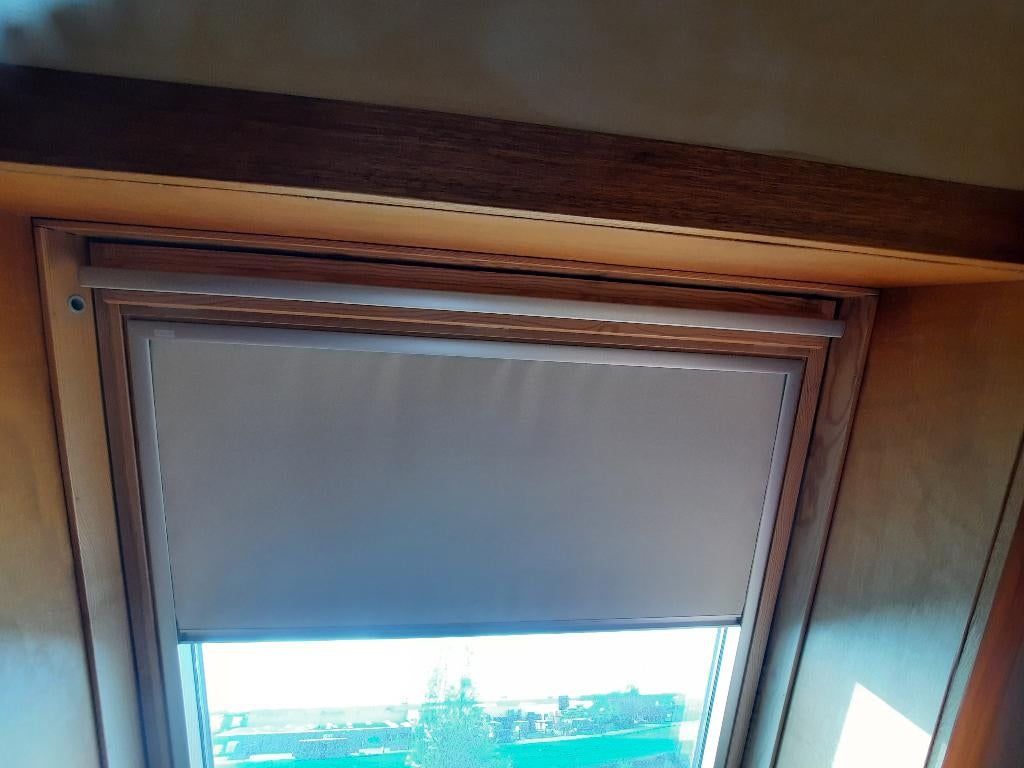 Velux + verduisterend rolgordijn, Ophalen, Gebruikt