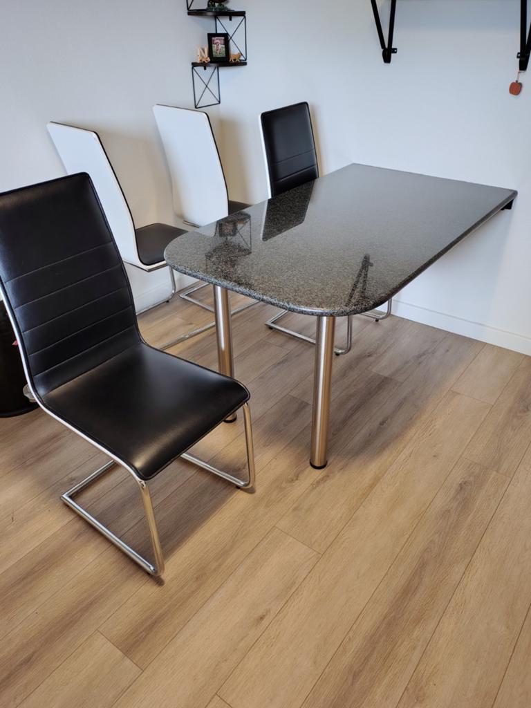 Grantieten keukentafel met stoelen, Huis en Inrichting, Ophalen, Gebruikt, 100 tot 150 cm, 50 tot 100 cm